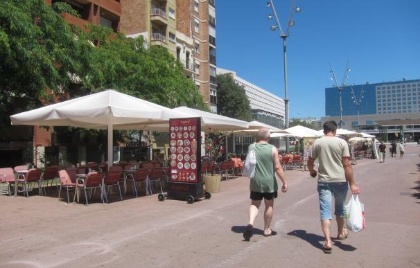 Barcelona suspende las licencias de establecimientos en el entorno de la plaza Osca de Sants