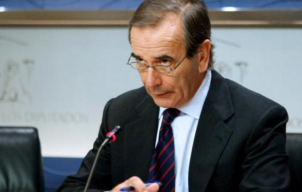 Alonso proclama el liderazgo de Zapatero y niega que precise golpes de efecto