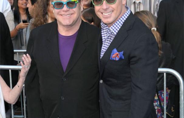 Elton John y David Furnish, más unidos desde el nacimiento de su nuevo hijo