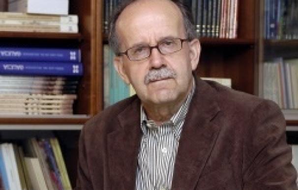 (AMP)Fallece el escritor Agustín Fernández Paz