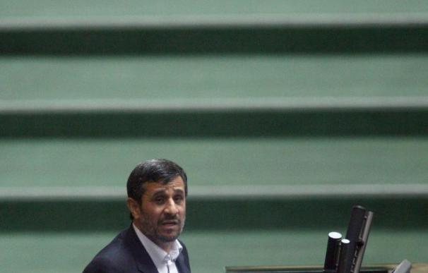 Ahmadineyad coloca "provisionalmente" ministro Vivienda en el de Tranportes