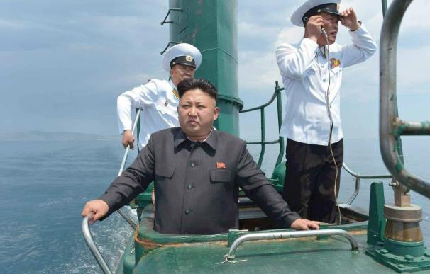 Kim Jong-un se pone al mando de un submarino para arengar a sus tropas