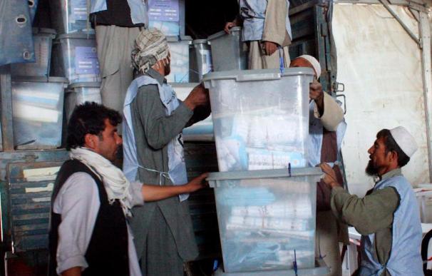 Unos 500 candidatos cometieron fraude en las elecciones afganas