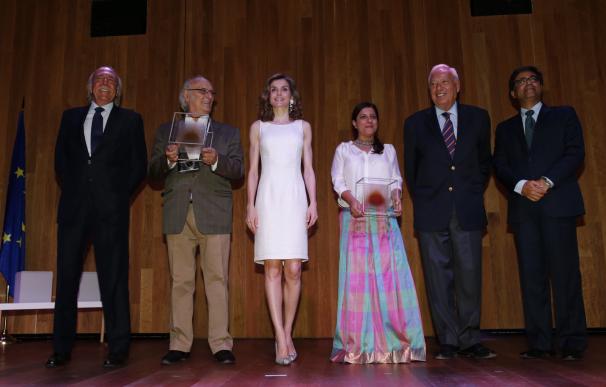 Carlos Saura recibe el premio Fundación Consejo España-India de manos de la Reina Letizia por su 'Flamenco-India'