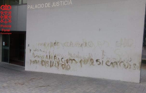 Detenido un joven de 22 años tras ser sorprendido realizando pintadas en el Juzgado de Tudela