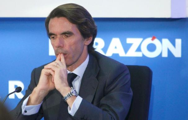 Aznar llama a los españoles a sacudirse el peso del Gobierno "transformista"