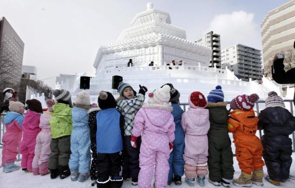 Sapporo inaugura su festival de invierno con 250 esculturas de nieve