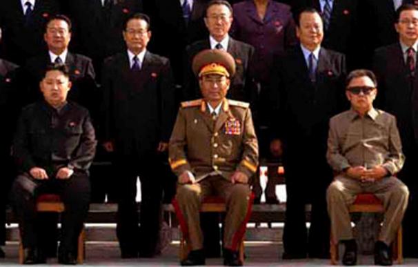 Kim Jong-il asiste con su heredero a unos ejercicios militares