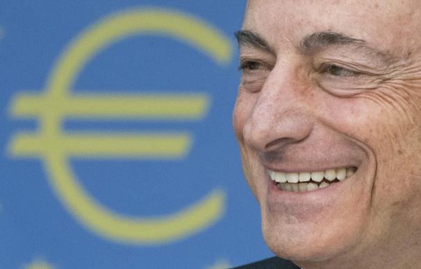 El presidente del Banco Central Europeo (BCE), Mario Draghi, sonríe durante una rueda de prensa ofrecida en Fráncfort (Alemania).