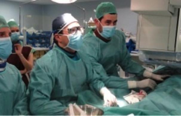 El nuevo servicio de angiología de Quirónsalud Málaga se estrena con una cirugía pionera en España