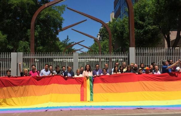 La Asamblea aprueba por unanimidad la ley contra la LGTBfobia