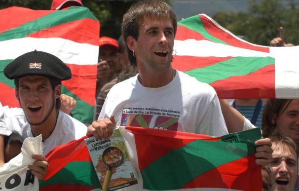 Una "minoría recalcitrante" de jóvenes vascos sigue justificando a ETA