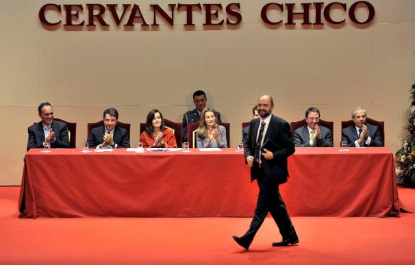 Doña Letizia entrega a Fernando Lalana el XIV Premio Cervantes Chico