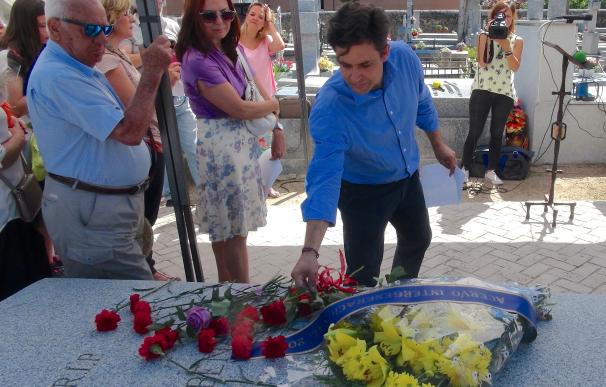 El municipio retoma la tradición de leer la obra de Jacinto Benavente en torno a su sepultura