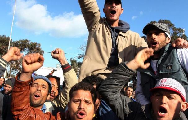 Los tunecinos despliegan toda su solidaridad con los que llegan de Libia