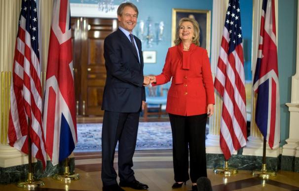 Clinton impulsa los negocios entre EE.UU. e Irlanda del Norte para promover la paz