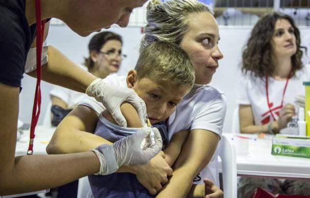 Médicos sin Fronteras denuncia los precios elevados que pagan por vacunar del neumococo a los refugiados en Grecia