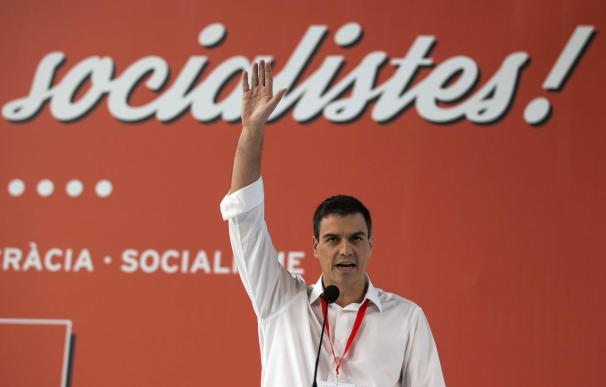 Pedro Sánchez baraja rodearse de referentes y caras nuevas y se cita con Rajoy