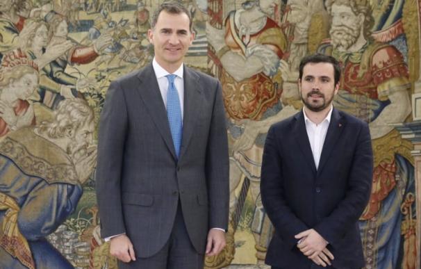 IU traslada al Rey que si Pedro Sánchez quiere, le ayudará a explorar un gobierno alternativo al de Rajoy