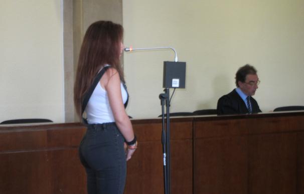 Condenada a cinco años de prisión por apuñalar a una joven por celos