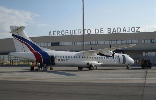Los vuelos desde el Aeropuerto de Badajoz a Ibiza comienzan este martes con casi un 50% de ocupación