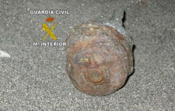 Encuentra una granada de la Guerra Civil y se la lleva a casa como recuerdo