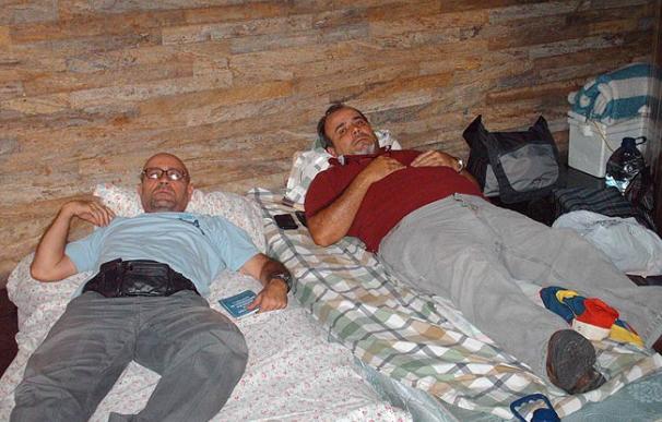 Los hermanos Solórzano en huelga de hambre ante el Consulado español de Caracas