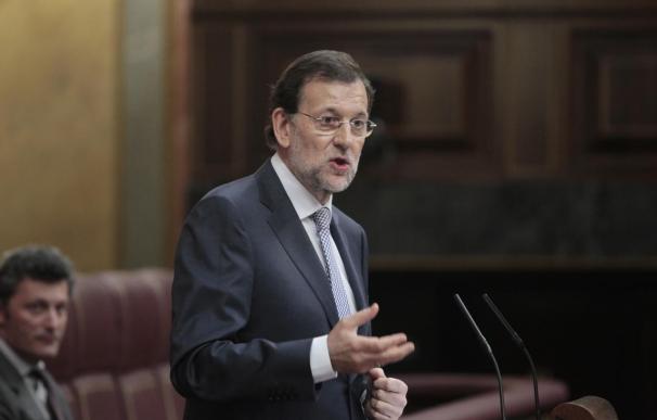 Rajoy responde a la oposición que el Gobierno es "justo y equitativo" al aplicar los recortes y no va contra los débiles