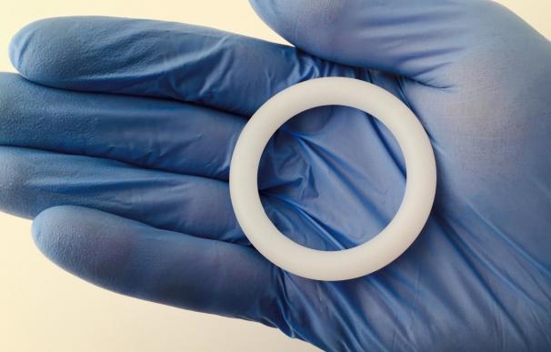 El anillo vaginal con antirretrovirales logra reducir a la mitad el riesgo de VIH si se usa a menudo