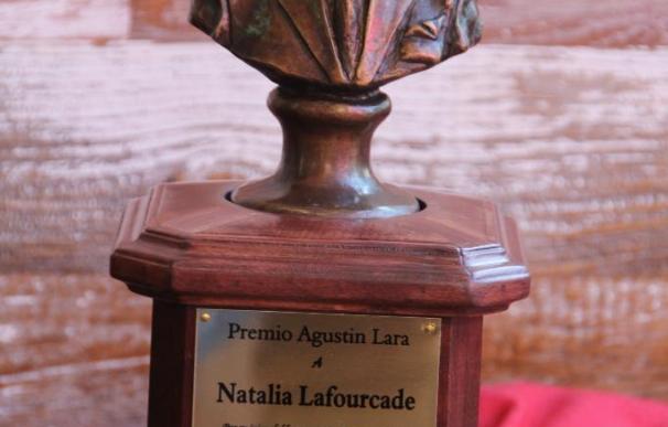 El Patronato Agustín Lara de EE.UU. premió a la cantautora Natalia Lafourcade