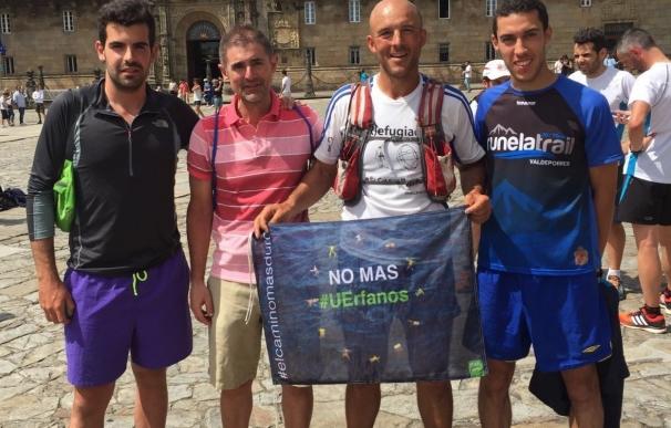 El corredor Óscar Pasarín rompe el récord del Camino de Santiago para concienciar y lograr "difusión" por los refugiados