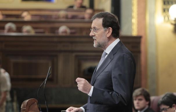Rajoy responde a la oposición que el Gobierno es "justo y equitativo" al aplicar los recortes y no va contra los débiles