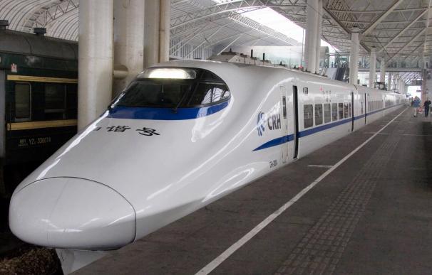 China_railways_CRH2_unit_001