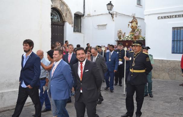 El viento altera el recorrido de la procesión del Carmen en Tarifa y obliga a cerrar dos parques en Cádiz