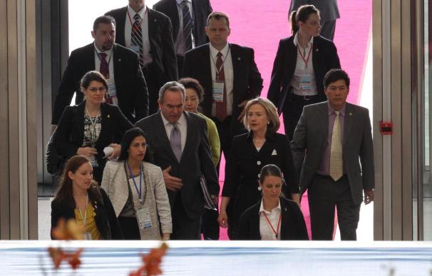 Hillary Clinton dialoga en Hanoi con los gobernantes asiáticos