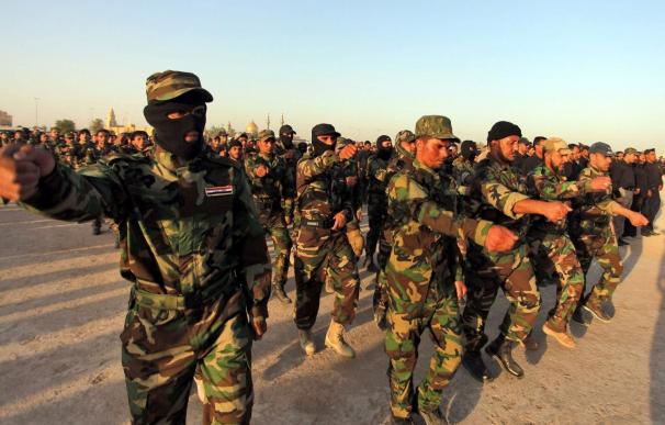 Voluntarios iraquíes que apoyan a las tropas de su país contra los milicianos