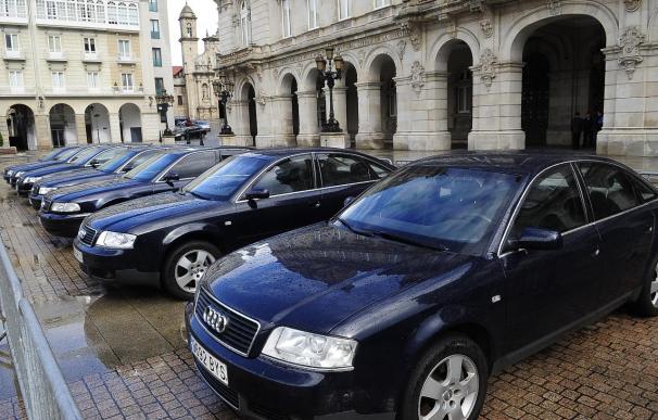 Batería de coches oficiales puestos a subasta por el Ayuntamiento de A Coruña.