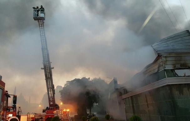 El alcalde de Andújar asegura que no se perderá empleo por el incendio que afectó a tres naves