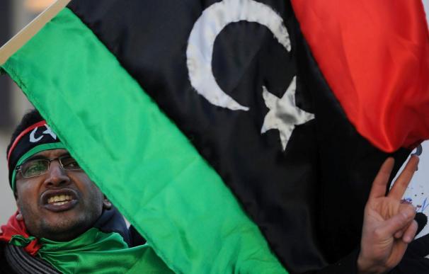 Unos 60 españoles quedan por salir de Libia