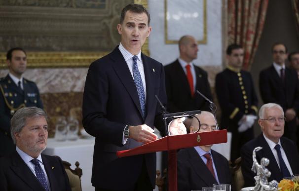 Barcelona rechaza nombrar al Rey persona non grata con la abstención de BComú y CiU