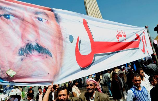 Unos 3.000 manifestantes opositores yemeníes continúan sus protestas en Saná
