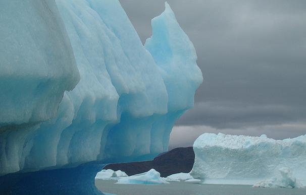 Encuentran por primera vez lagos bajo la capa de hielo de Groenlandia