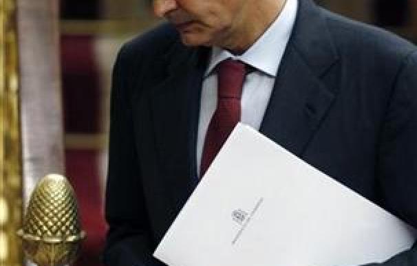 Imagen del presidente del Gobierno, José Luis Rodríguez Zapatero, en el Congreso el 12 de mayo al presentar el plan de recortes.