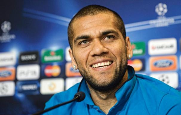 Alves es optimista en renovar con el Barcelona, aunque dice que no sabe si todos quieren que siga