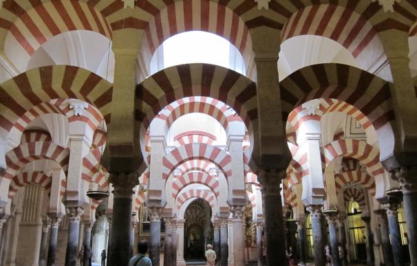 Unieléctrica destaca que la Mezquita es uno de los pocos monumentos 'verdes' del mundo