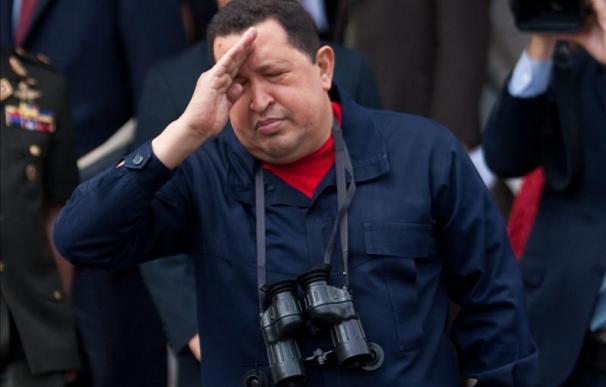 Chávez reaparece ante los medios de comunicación tras mes y medio de ausencia