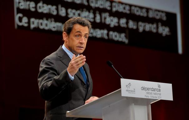 Sarkozy insta a sus ministros a pasar sus vacaciones en Francia