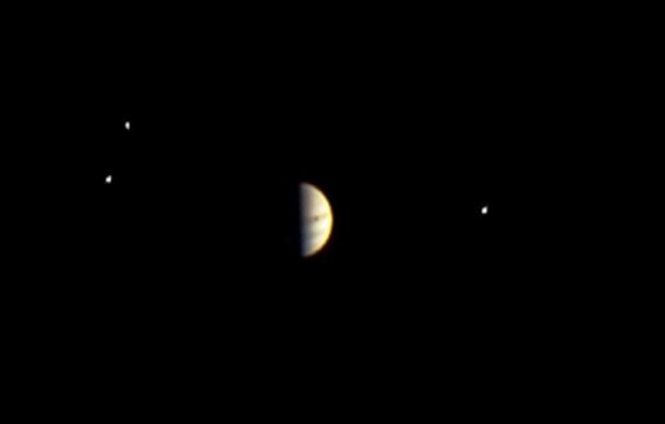 La nave Juno ya orbita Júpiter