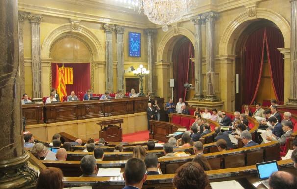 C's y PP piden en el Parlament que Puigdemont comparezca sobre los registros