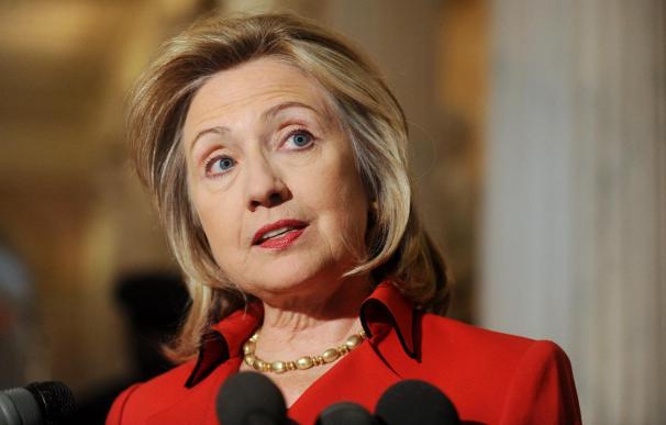 Clinton exhorta al Gobierno libio a parar el "inaceptable derramamiento de sangre"